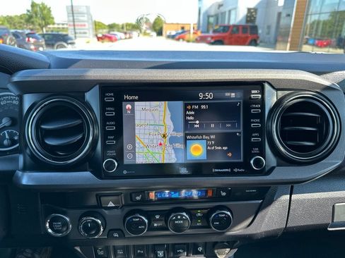 Used 2020 Toyota Tacoma TRD Sport w/ TRD Premium Sport Package AWD/4WD image 34