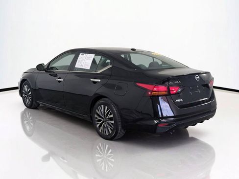Used 2025 Nissan Altima 2.5 SV FWD image 7