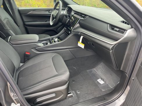 New 2025 Jeep Grand Cherokee Laredo X image 11