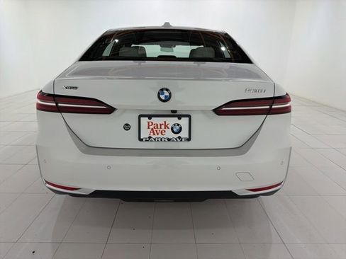 Used 2026 BMW 530i xDrive w/ Premium Package AWD/4WD image 4