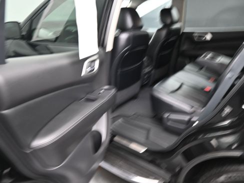 Used 2017 Nissan Pathfinder Platinum w/ Midnight Edition Package FWD image 11
