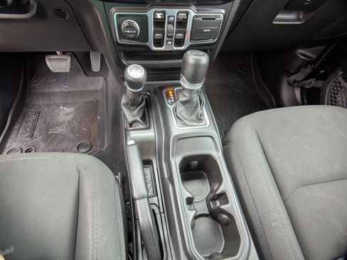 Used 2023 Jeep Wrangler Unlimited w/ Cold Weather Group AWD/4WD image 20