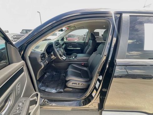 Used 2025 Honda Pilot EX-L image 10
