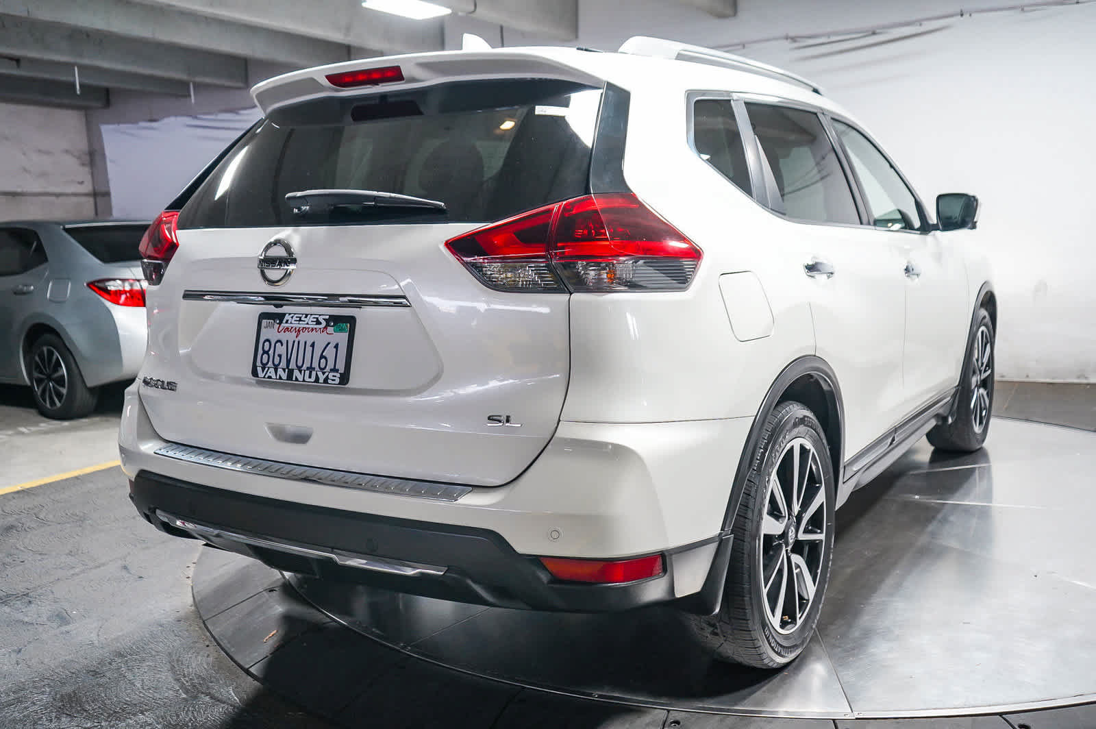 Used 2019 Nissan Rogue SL w/ Premium Package FWD image 4