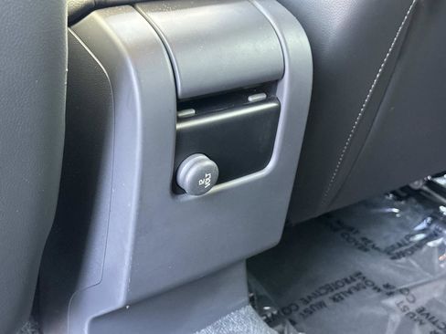 Used 2018 Volvo V60 T5 Cross Country w/ Convenience Package image 21