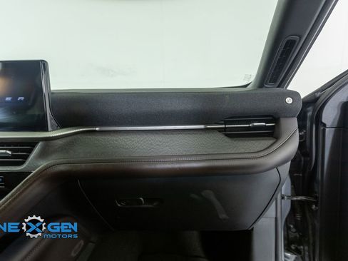 Used 2025 Ford Explorer Platinum w/ LUX Leather Package AWD/4WD image 42