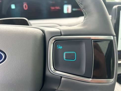 New 2025 Ford Expedition Active image 27