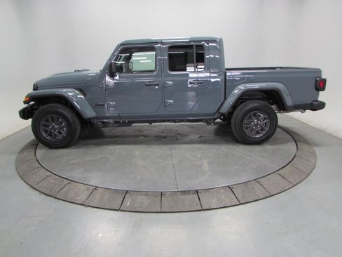 New 2026 Jeep Gladiator Sport AWD/4WD image 4