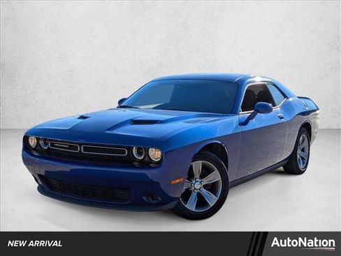 Used 2018 Dodge Challenger SXT image 1