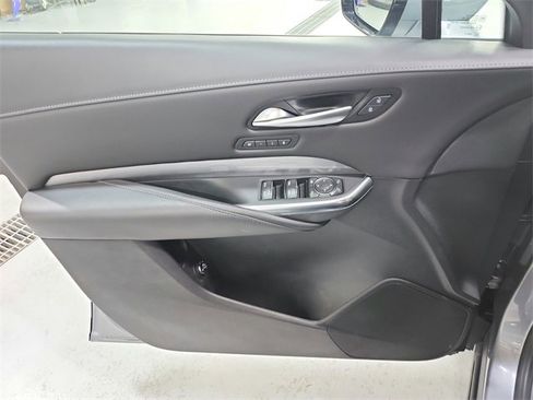 Used 2024 Cadillac XT4 Premium Luxury image 32