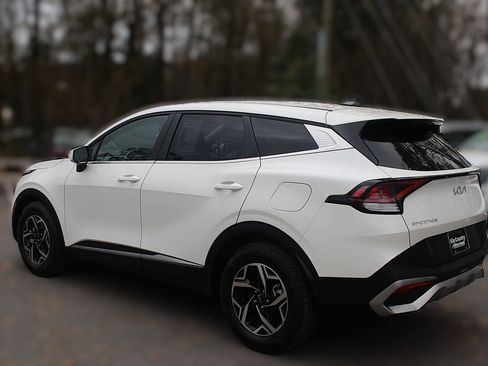 Certified 2024 Kia Sportage LX image 6