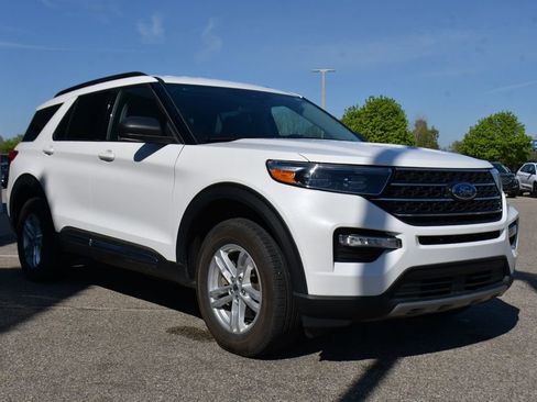 Used 2023 Ford Explorer XLT w/ Equipment Group 202A AWD/4WD image 9