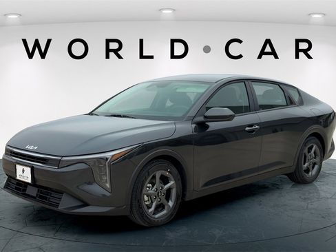 Certified 2025 Kia K4 image 7