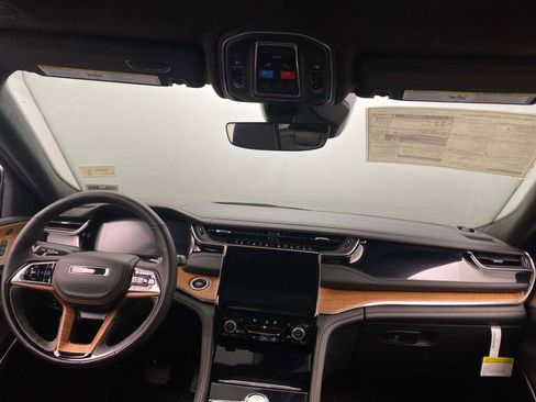 New 2025 Jeep Grand Cherokee Summit image 21