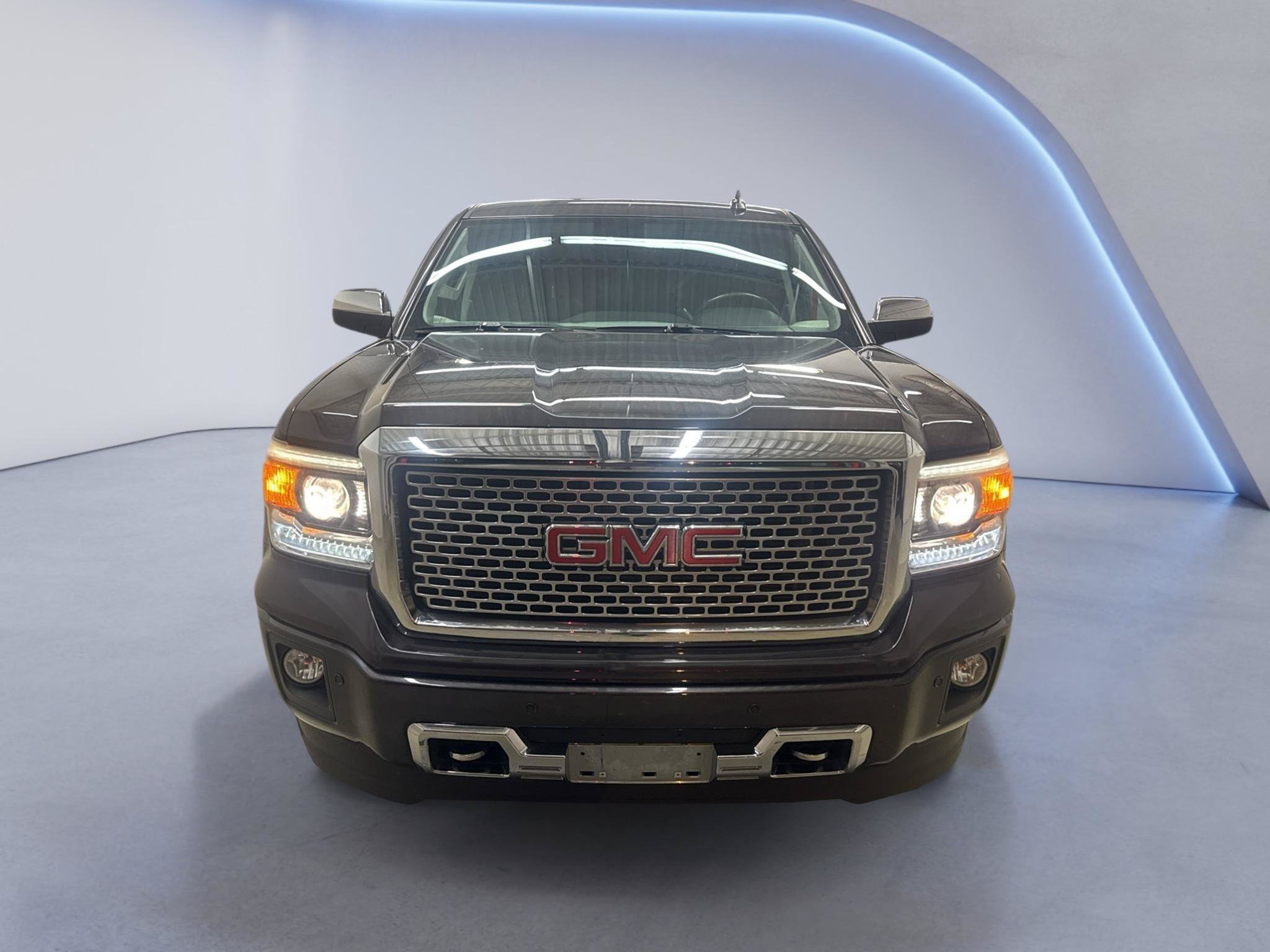 Used 2015 GMC Sierra 1500 Denali w/ Driver Alert Package AWD/4WD image 2