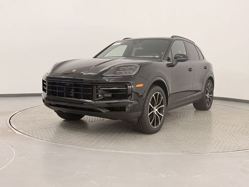 Used 2025 Porsche Cayenne image 1