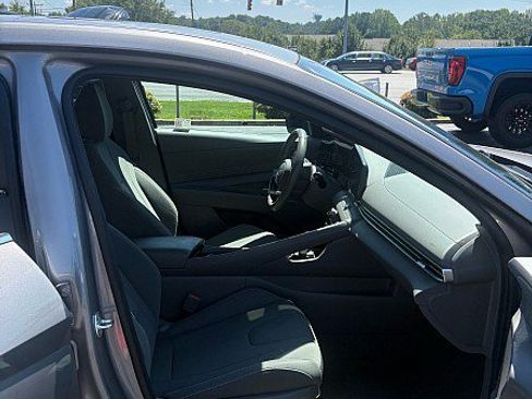 Used 2025 Hyundai Elantra SEL FWD image 6