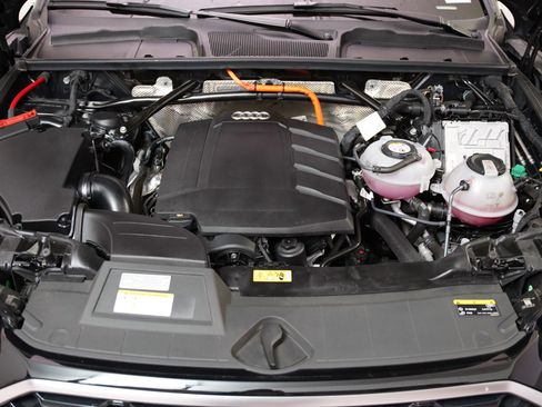 Certified 2023 Audi Q5 e Premium w/ Convenience Package image 3