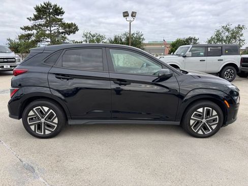 Used 2023 Hyundai Kona SE w/ Cargo Package FWD image 2