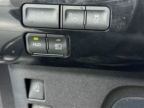 Used 2021 Toyota Prius Prime Limited image 16