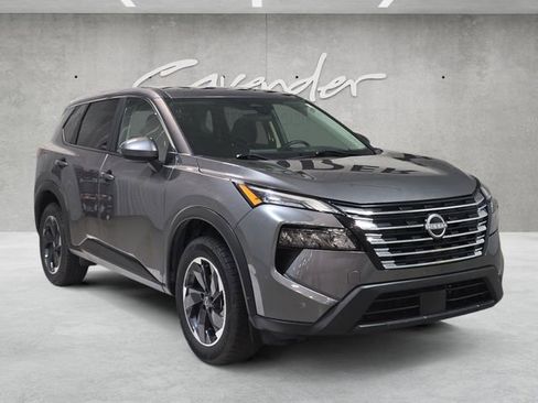 Used 2024 Nissan Rogue SV FWD image 2