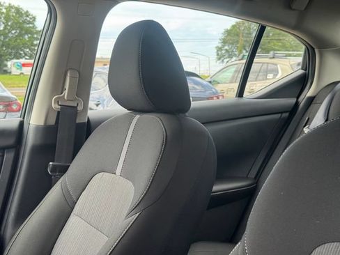 Used 2025 Nissan Sentra SV FWD image 10