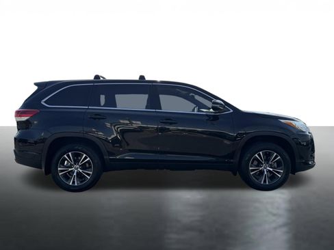 Used 2019 Toyota Highlander LE FWD image 9