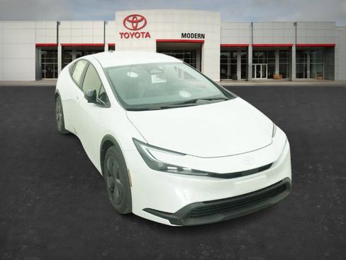 New 2026 Toyota Prius LE image 32