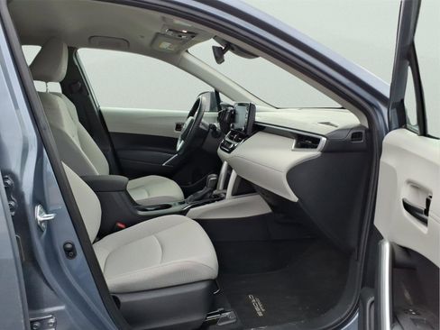 Used 2022 Toyota Corolla Cross LE image 11