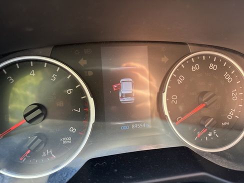 Used 2019 Toyota RAV4 LE w/ Carpet Mat Package image 5