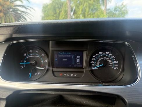 Used 2017 Ford Taurus SEL image 16