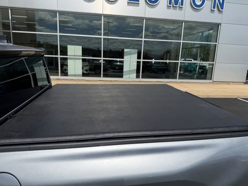 Used 2025 Toyota Tacoma SR5 AWD/4WD image 9