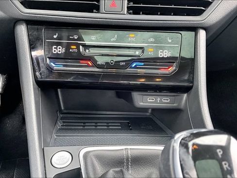 Used 2025 Volkswagen Jetta SE FWD image 16