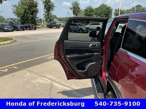 Used 2016 Jeep Grand Cherokee Laredo AWD/4WD image 14