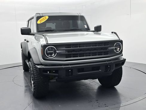 Used 2022 Ford Bronco 4-Door w/ Sasquatch Package AWD/4WD image 2