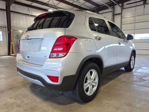 Used 2017 Chevrolet Trax LT w/ LT Convenience Package FWD image 5