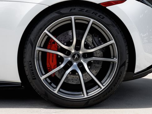 Used 2019 McLaren 570S Spider image 18
