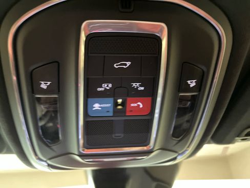 Used 2024 Jeep Grand Cherokee Limited w/ Black Appearance Package image 24