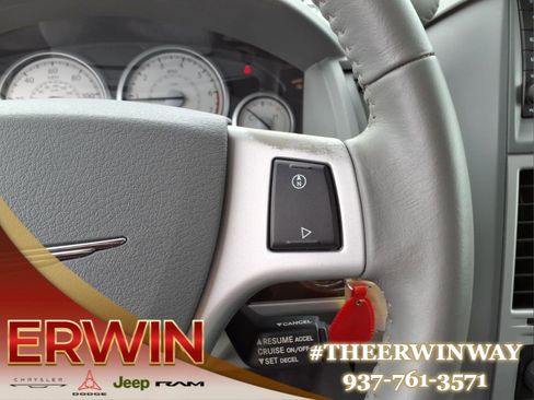 Used 2010 Chrysler Town & Country Touring FWD image 19