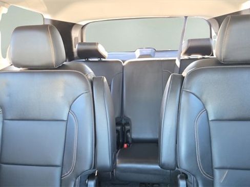 Used 2021 Chevrolet Traverse Premier image 27