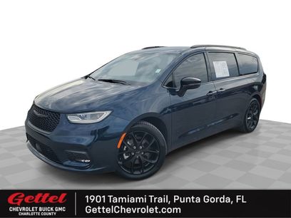 Used 2024 Chrysler Pacifica Touring-L w/ S Appearance Package