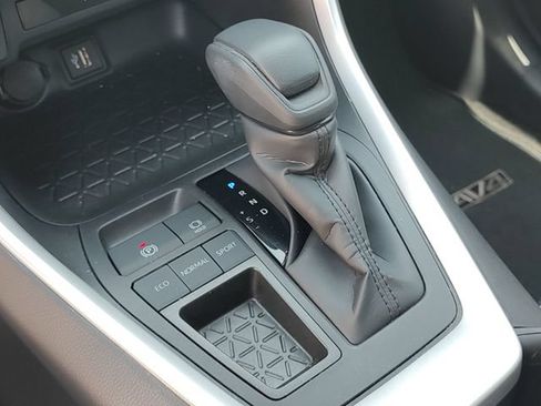 Used 2024 Toyota RAV4 XLE w/ Convenience Package FWD image 18