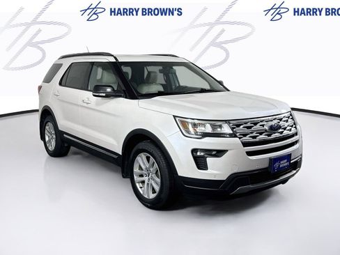Used 2018 Ford Explorer XLT w/ Equipment Group 202A AWD/4WD image 28