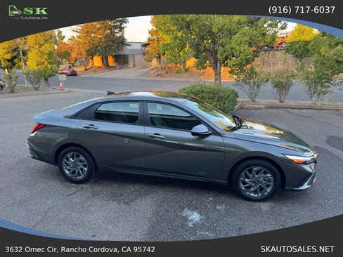 Used 2025 Hyundai Elantra Hybrid FWD image 7