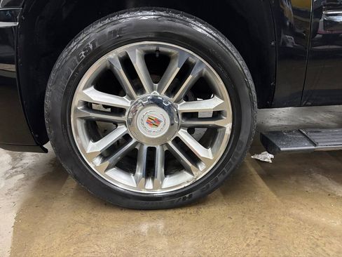 Used 2014 Cadillac Escalade Premium image 39