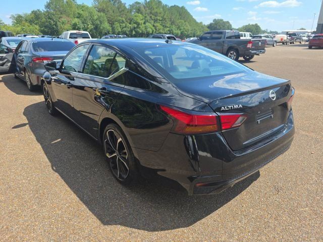 Used 2025 Nissan Altima 2.5 SR FWD image 4
