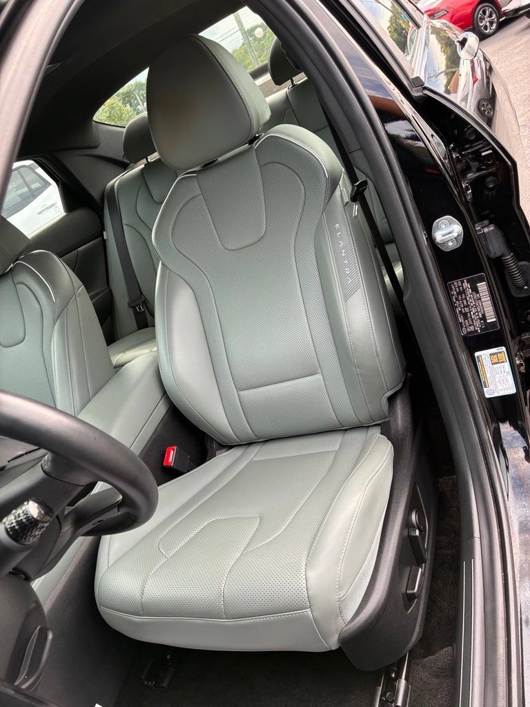 Used 2025 Hyundai Elantra Limited w/ Cargo Package FWD image 18