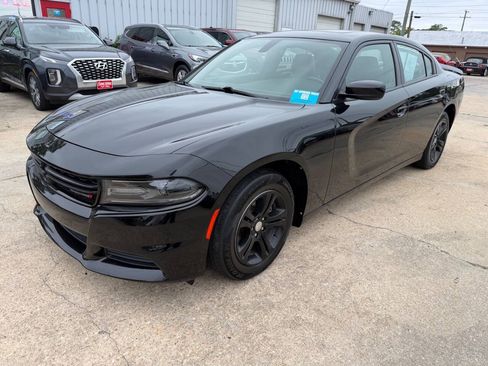 Used 2021 Dodge Charger SXT w/ Leather Interior Group RWD image 2
