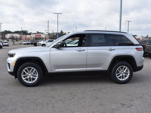 New 2026 Jeep Grand Cherokee Laredo X RWD image 6