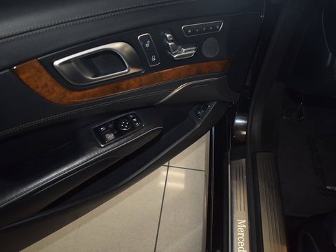 Used 2013 Mercedes-Benz SL 550 image 19